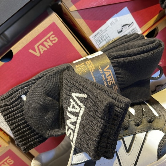 Vans Socks 3 pairs set CREW VANS.
"OFF THE WALL" Black/White
NWT - Picture 5 of 16